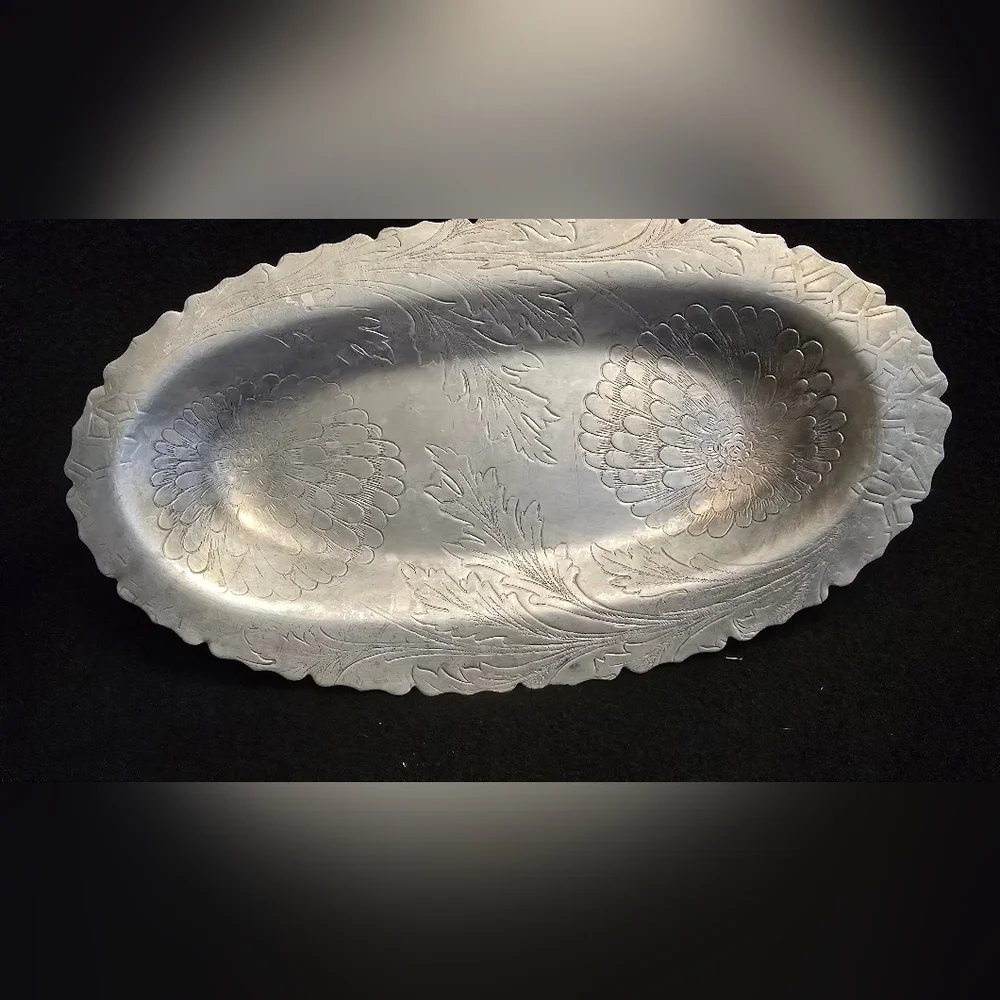 Elegant Silver Hamnered Floral Decorative Tray